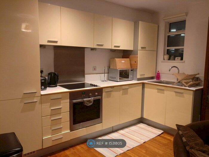 2 Bedroom Flat To Rent In Longfield House, London, W5