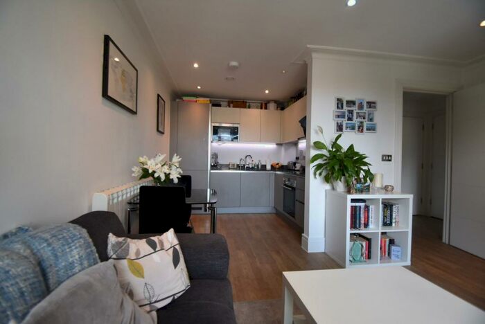 1 Bedroom Apartment To Rent In Centric, Acre Passage, Windsor, Berkshire, SL4