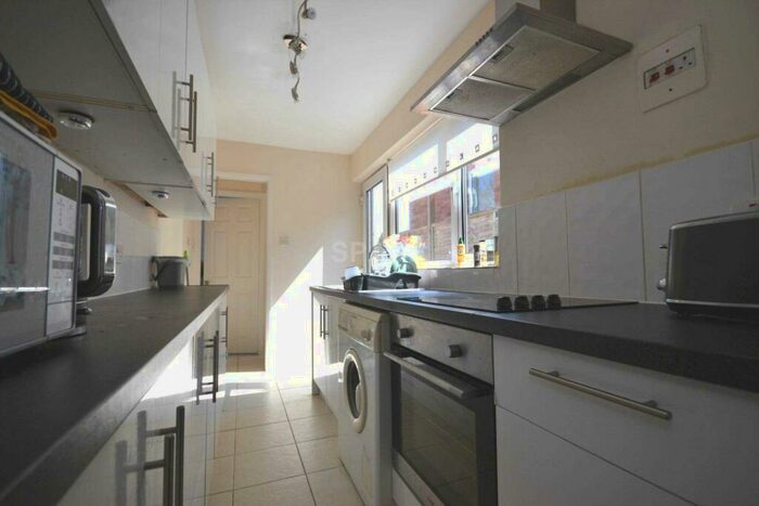 3 Bedroom Terraced House To Rent In Blenheim Gardens, Reading, Berkshire, RG1