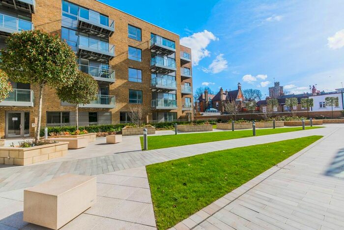 1 Bedroom Flat To Rent In Smithield Square, Hornsey, London, N8