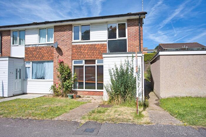 3 Bedroom End Of Terrace House For Sale In Darnley Close, Folkestone, Kent, CT20