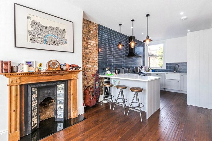3 Bedroom Flat For Sale In Credenhill Street, London, SW16
