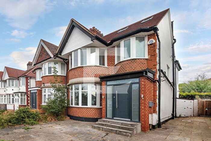 4 Bedroom Semi Detached House For Sale In Hale Drive, Mill Hill, London, NW7