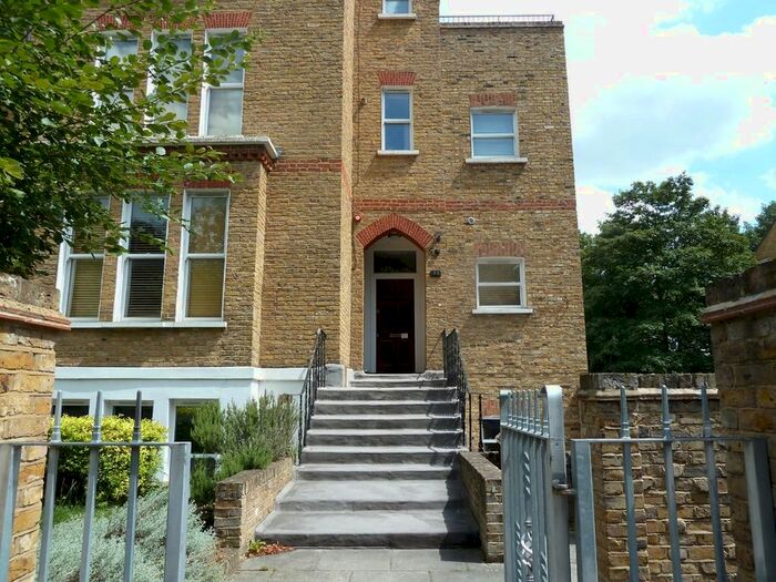 1 Bedroom Flat To Rent In The Gardens, East Dulwich, London, SE22