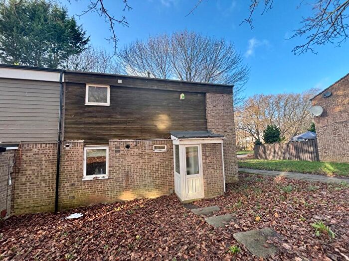 3 Bedroom End Of Terrace House For Sale In Stonebridge Court, Lings, Northampton, NN3