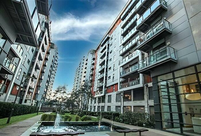 2 Bedroom Apartment For Sale In Barton Place, Hornbeam Way, Manchester, M4