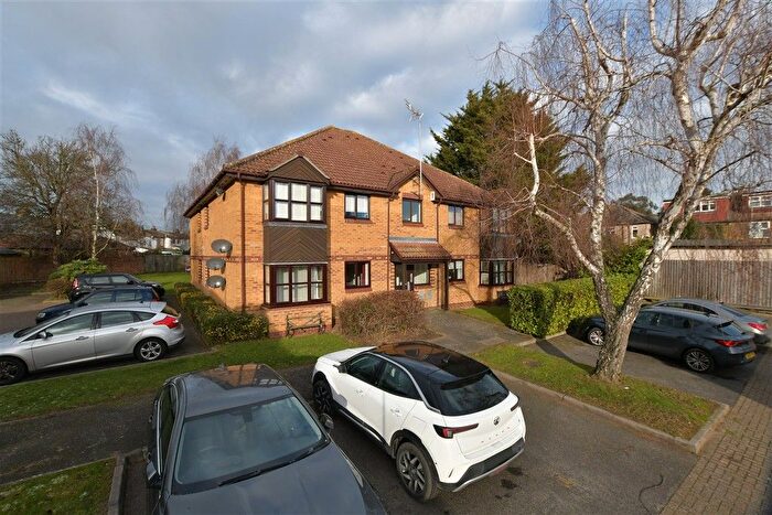 1 Bedroom Flat For Sale In Holland Close, Romford, Essex, RM7