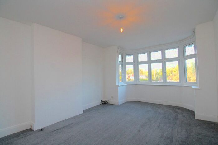 3 Bedroom Flat To Rent In South Eden Park Road, Beckenham, Kent, BR3