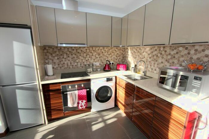 Studio To Rent In King Henry Terrace, Sovereign Court, Wapping, E1W