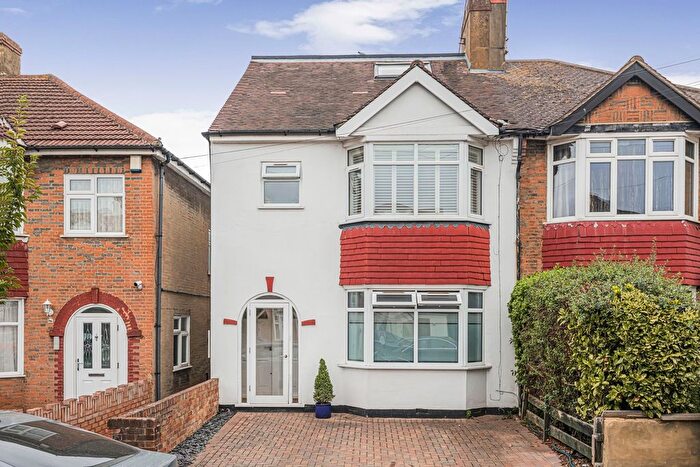 2 Bedroom Maisonette For Sale In Mayfield Gardens, Hanwell, W7