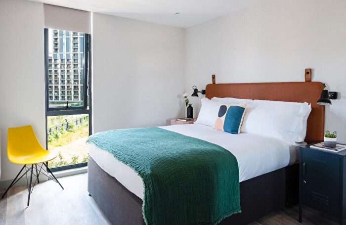 2 Bedroom Flat To Rent In Dingwall Road, Croydon, London, CR0