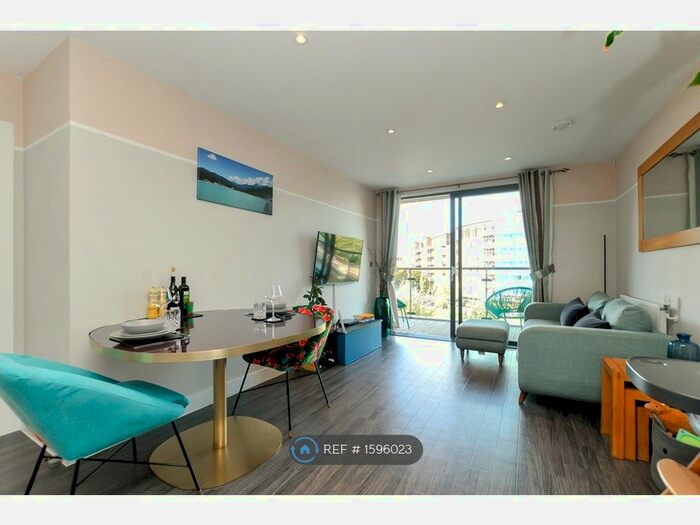 2 Bedroom Flat To Rent In Essex Wharf, London, E5
