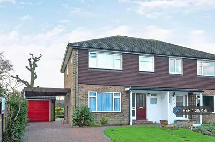 4 Bedroom Semi-Detached House To Rent In Edgewood Green, Croydon, CR0