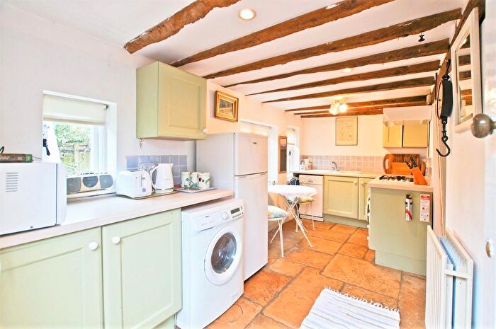 2 Bedroom Cottage To Rent In Walton Lane, Bosham, PO18