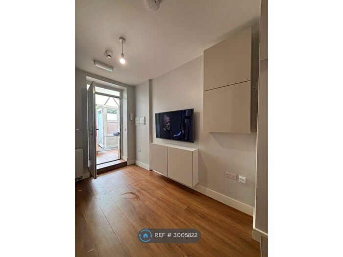 1 Bedroom Flat To Rent In East Reach, Taunton, TA1