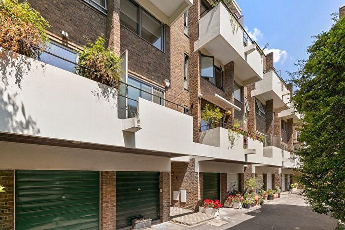 4 Bedroom Property For Sale In Shaftesbury Mews, South Kensington, W8
