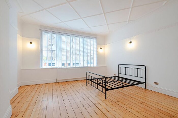 4 Bedroom Flat To Rent In Streatham High Road, London, SW16