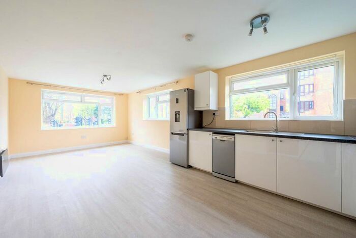 1 Bedroom Flat To Rent In Worple Road, Wimbledon, London, SW20