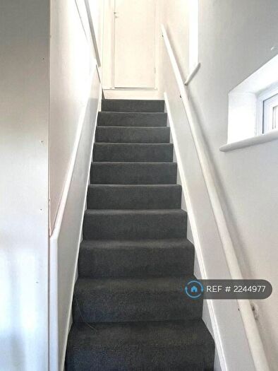 1 Bedroom Maisonette To Rent In Hampden Way, London, N14