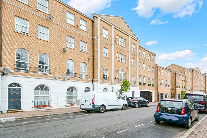 1 Bedroom Apartment To Rent In Rotherhithe Street, London, SE16