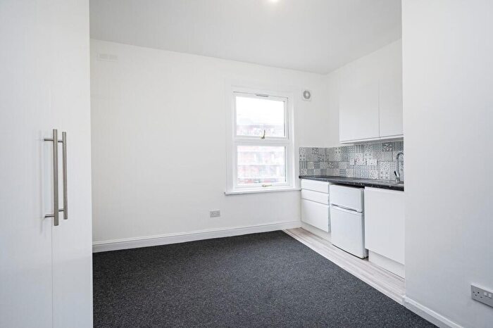 Studio To Rent In Bodney Road, Hackney, London, E8