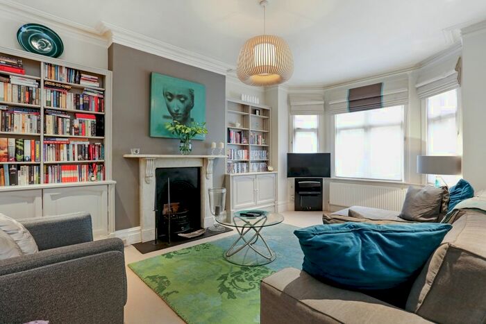 2 Bedroom Flat To Rent In Hamlet Gardens, London, W6
