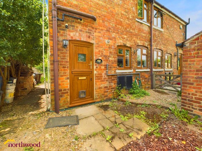 2 Bedroom Semi-Detached House To Rent In Wharf Cottages, Southam Road, Banbury, OX16