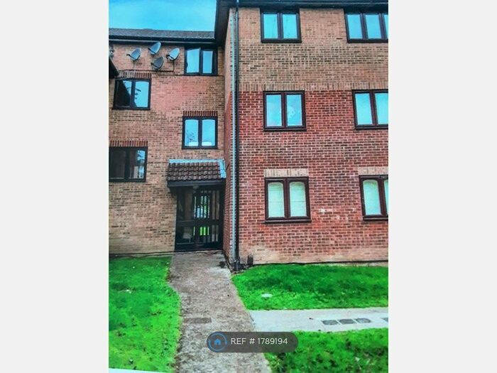 2 Bedroom Flat To Rent In Nursery Gardens, Chandler's Ford, Eastleigh, SO53