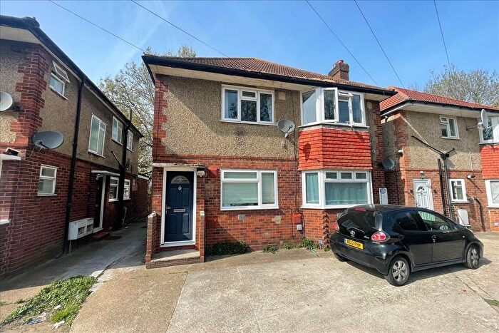 2 Bedroom Flat For Sale In Dockwell Close, Bedfont, Middlesex, TW14