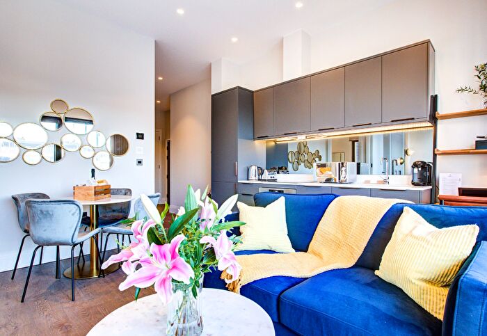 2 Bedroom Flat To Rent In Selsdon Way, London, E14