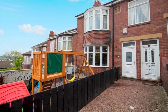 2 Bedroom Flat To Rent In Bayfield Gardens, Gateshead, NE8