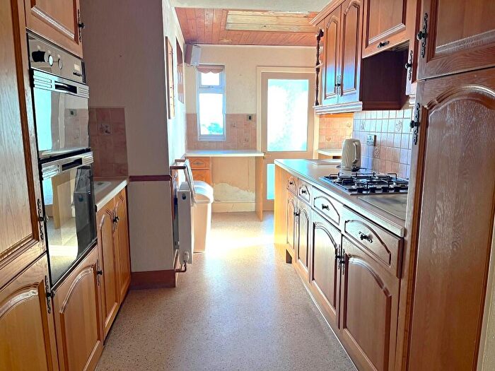 3 Bedroom Semi-Detached House For Sale In Durnford Drove, BH19 - Photo 11