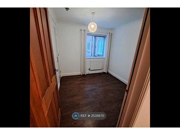2 Bedroom Flat To Rent In Dorchester Court, Yeovil, BA20