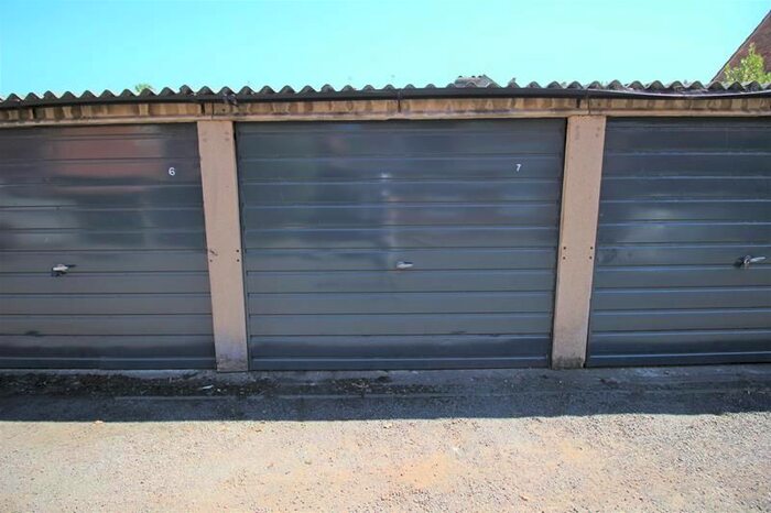 Garage / Parking To Rent In Bushmead Avenue, Bedford, MK40