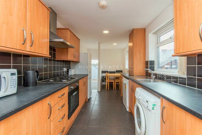 5 Bedroom Maisonette To Rent In Sandyford Road, Sandyford, Newcastle Upon Tyne, NE2