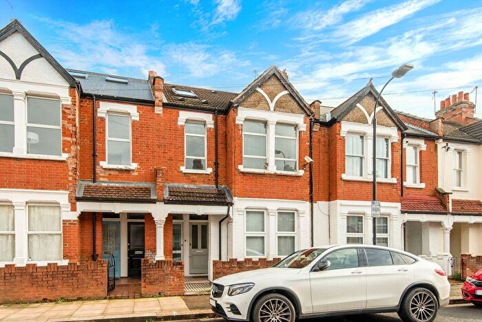 4 Bedroom Flat To Rent In Willow Vale, Shepherds Bush, W12