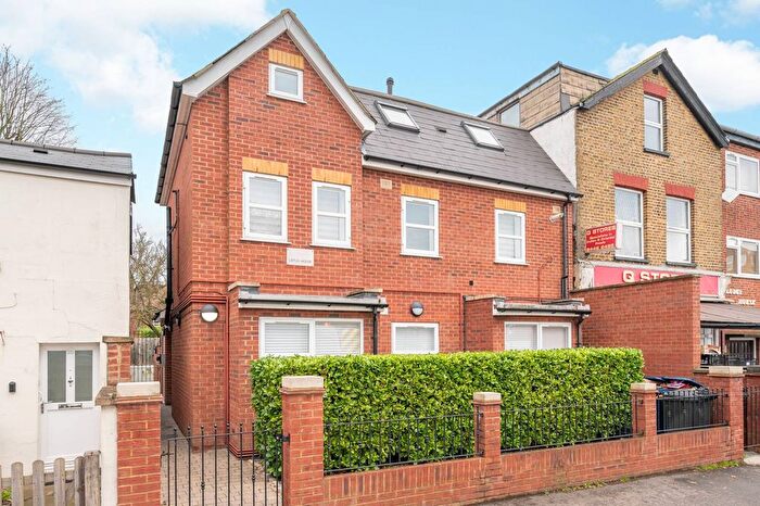 2 Bedroom Flat To Rent In Lodge Lane, North Finchley, London, N12
