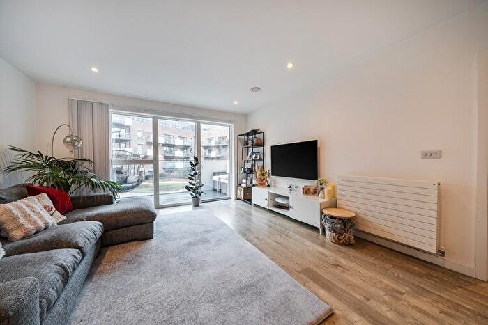 2 Bedroom Flat For Sale In Purbeck Gardens, London, Greater London, SE26