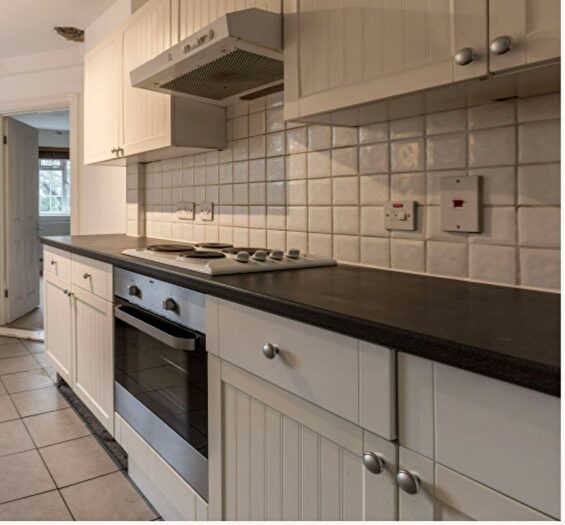 2 Bedroom Flat To Rent In Avenue Road, London, N14