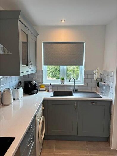 3 Bedroom Detached House To Rent In Chickerell Road, Weymouth, DT4