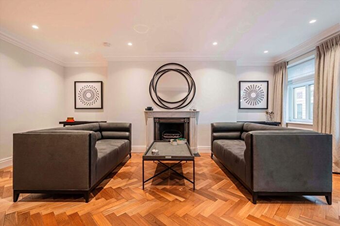 2 Bedroom Flat To Rent In Pall Mall, St James's, SW1Y