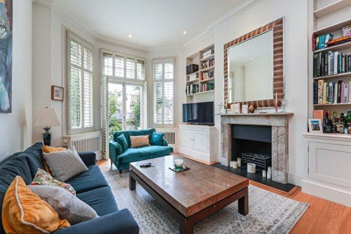 2 Bedroom Flat To Rent In Elm Park Gardens, London, SW10