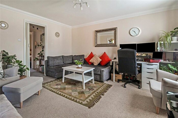 2 Bedroom Apartment To Rent In Shafter Road, Dagenham, Essex, RM10