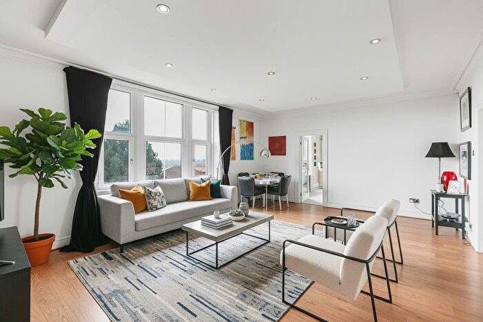 2 Bedroom Flat For Sale In Copse Hill, London, SW20