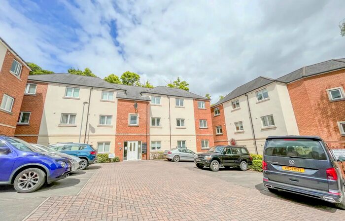2 Bedroom Flat To Rent In Golden Mile View, Llyn House, NP20