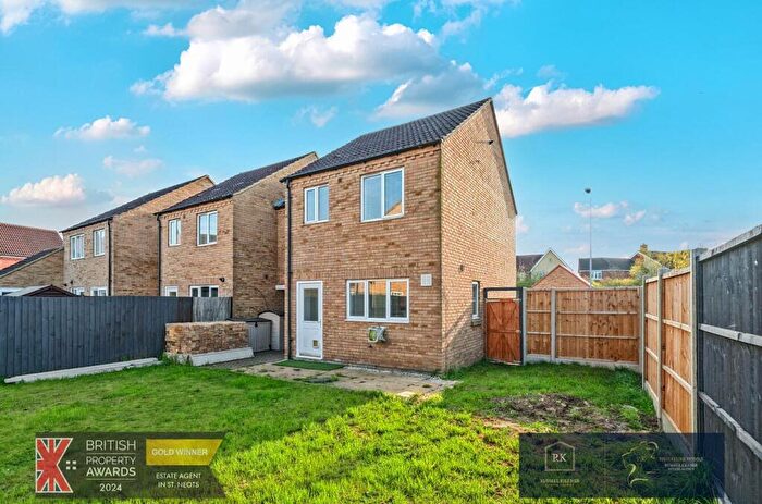 3 Bedroom End Of Terrace House For Sale In Chapman Way, Eynesbury, St. Neots, PE19