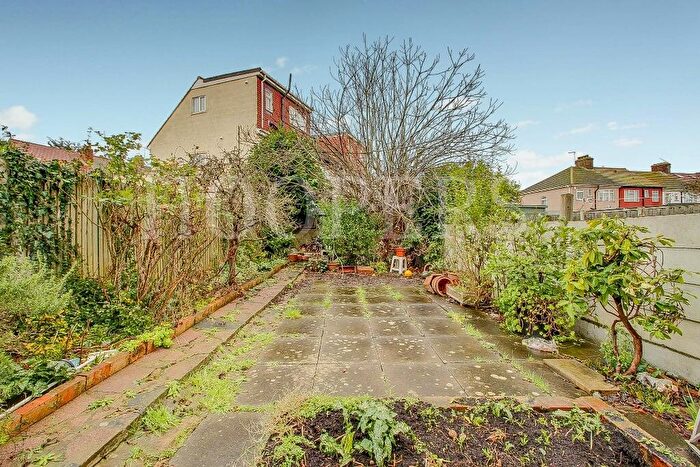 3 Bedroom Terraced House For Sale In North Circular Road, London, NW2