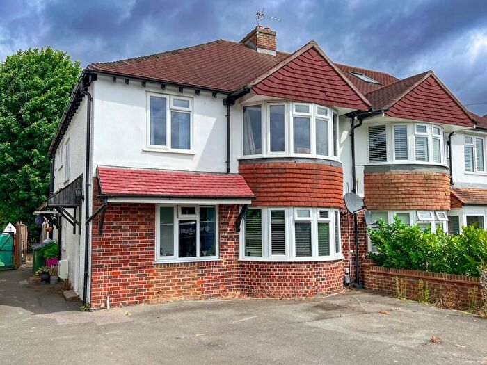 2 Bedroom Maisonette For Sale In Island Farm Road, West Molesey, KT8