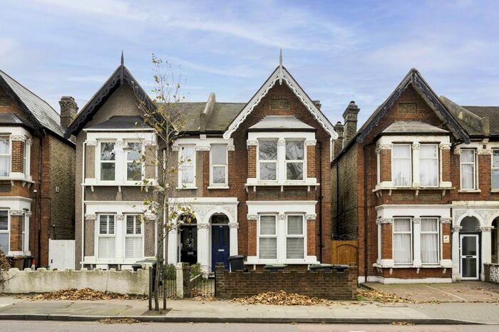2 Bedroom Flat To Rent In Brownhill Road, Catford, London, SE6