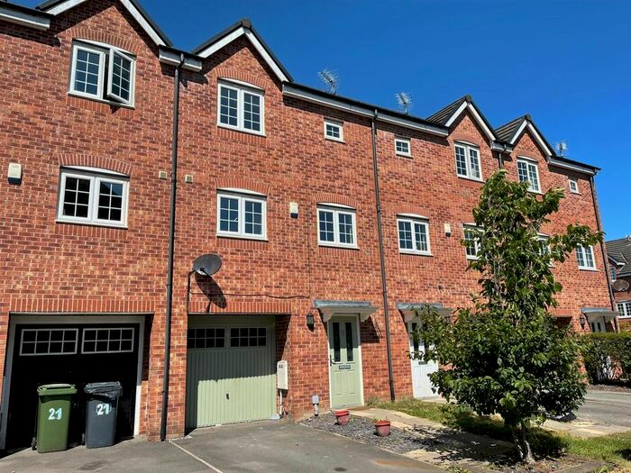 4 Bedroom Mews To Rent In Malthouse Court, Liversedge, WF15